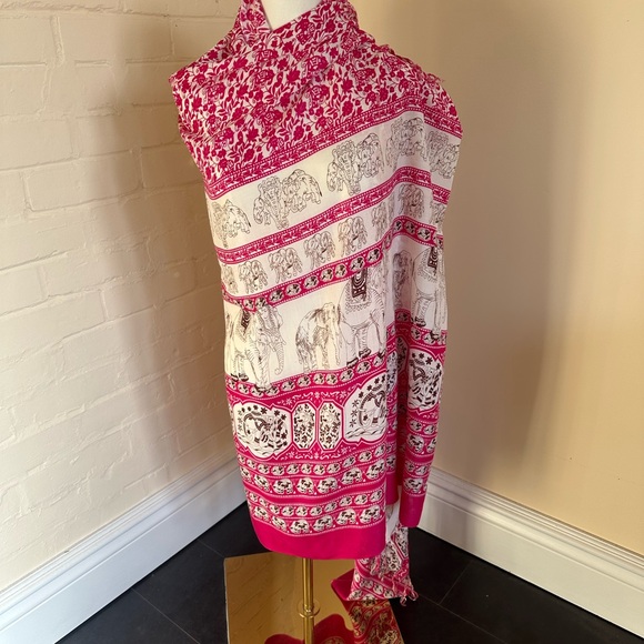 Pink and White Patterned Shawl - Picture 4 of 7